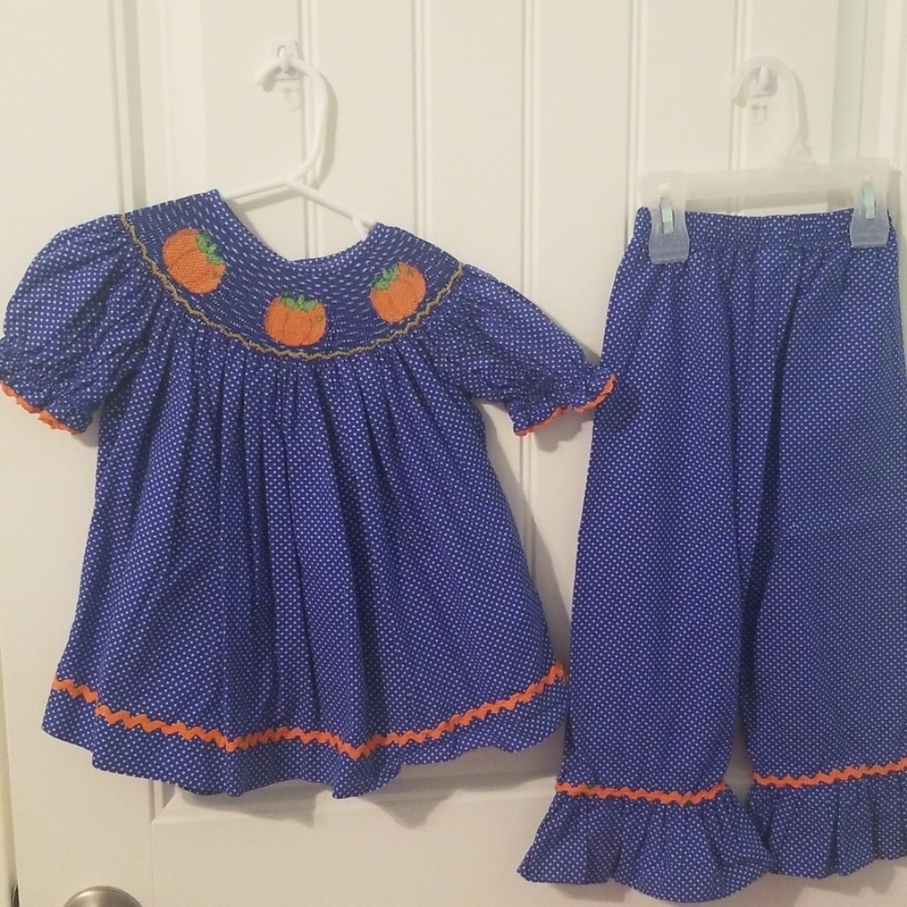 Girls smocked outfit